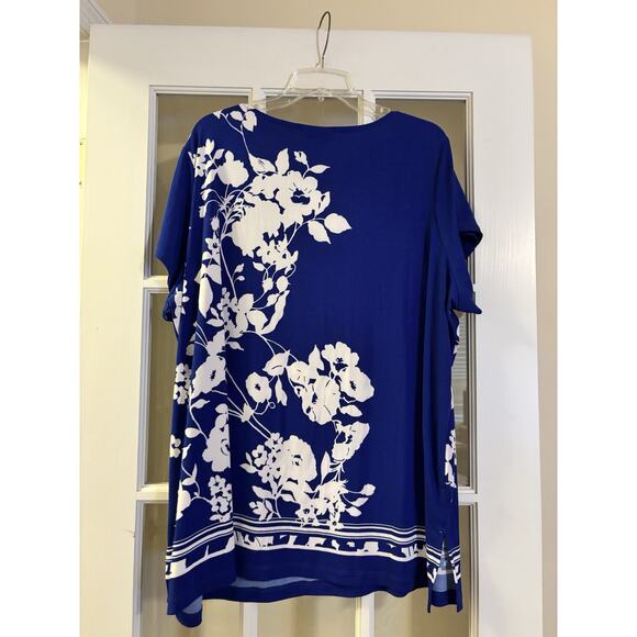 Susan Graver Women’s 3X Blouse Floral Royal Blue - Picture 3 of 3